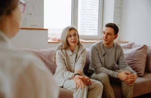 Terapia po zdradzie w Warszawie – jak odbudować zaufanie po kryzysie?
