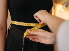 Modelowanie sylwetki bez siłowni – kiedy warto skorzystać ze wsparcia specjalistów?